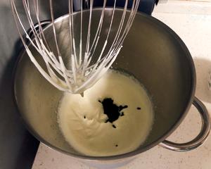 抹茶蜜红豆白巧克力奶油蛋糕卷的做法 步骤5