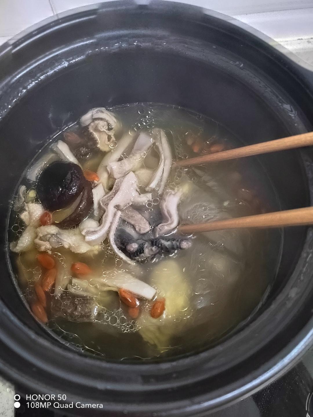 〈胡椒猪肚鸡汤〉，我超级喜欢的味道，欣小厨 😏