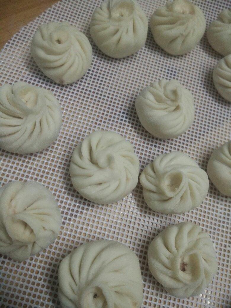 生煎包（新视频。猪肉韭菜莲藕生煎包）
