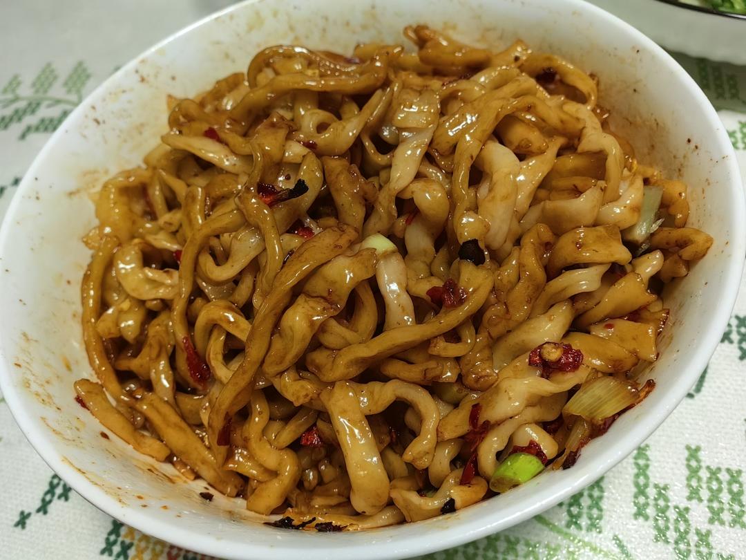 陕西正宗油泼面，简单快手，好吃到灵魂出窍