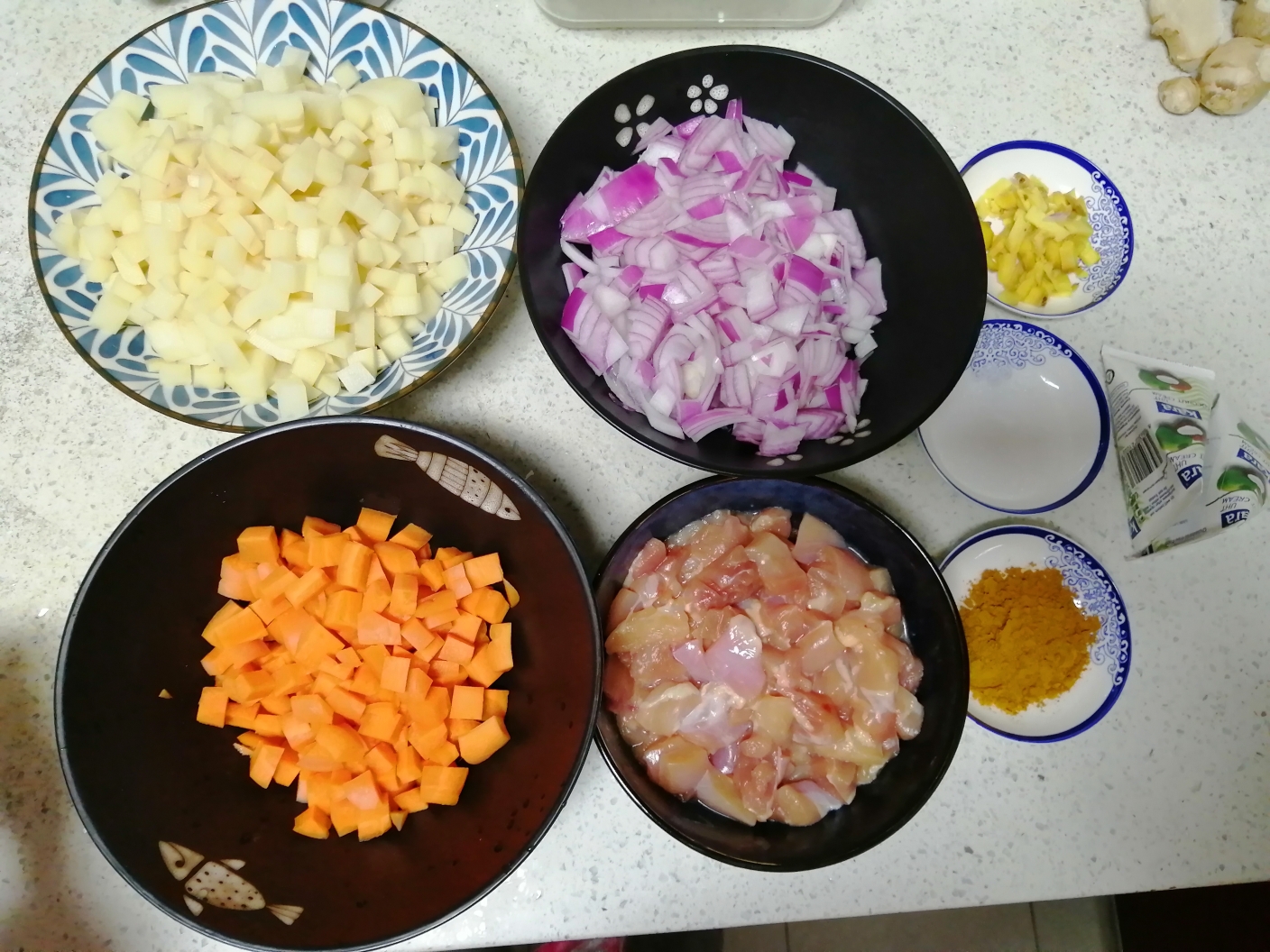 无糖低热量咖喱粉鸡肉汤汁（可配饭配意粉）的做法 步骤1