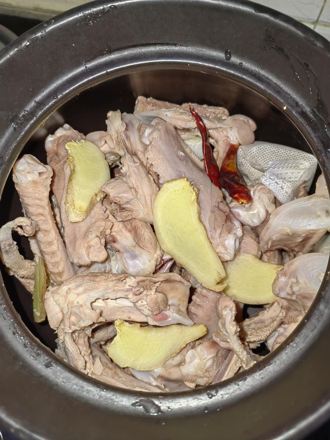 周黑鸭就是这个味儿~~卤鸭舌•鸭翅•鸭脖•鸭肠