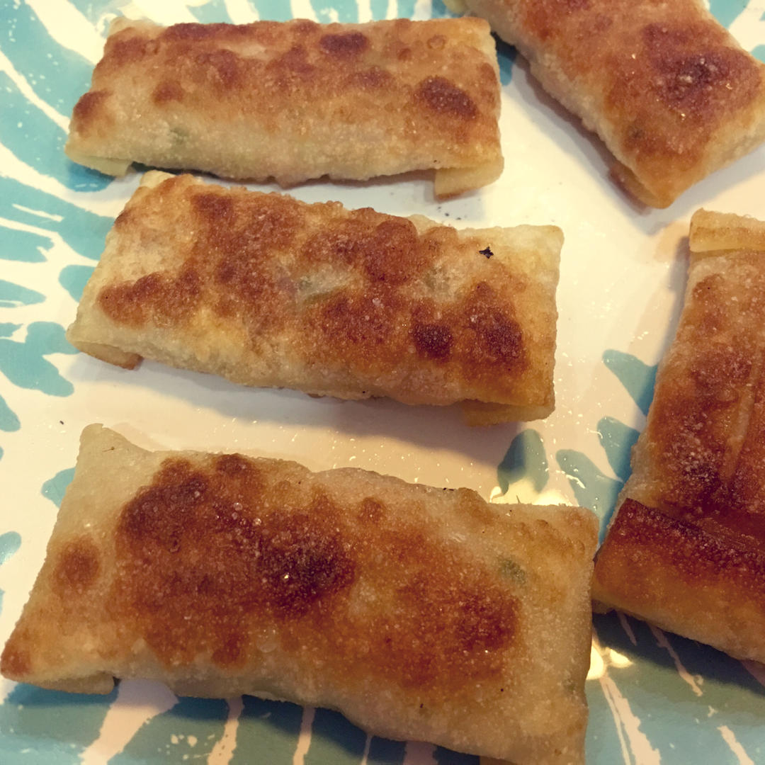 aj小猪做的馄饨皮春卷