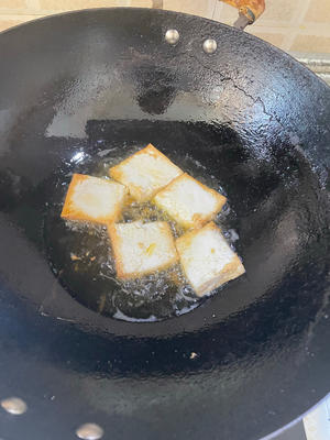 豆腐烧鱼块的做法 步骤4