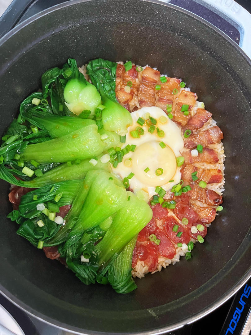 保姆级的「腊味煲仔饭2.0」加强版来了，地道老广味～