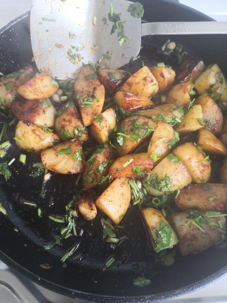 【小高姐】香辣土豆 浓郁调料包裹着的干甜小土豆