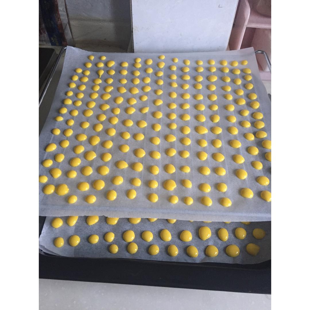 入口即化的无添加蛋黄溶豆