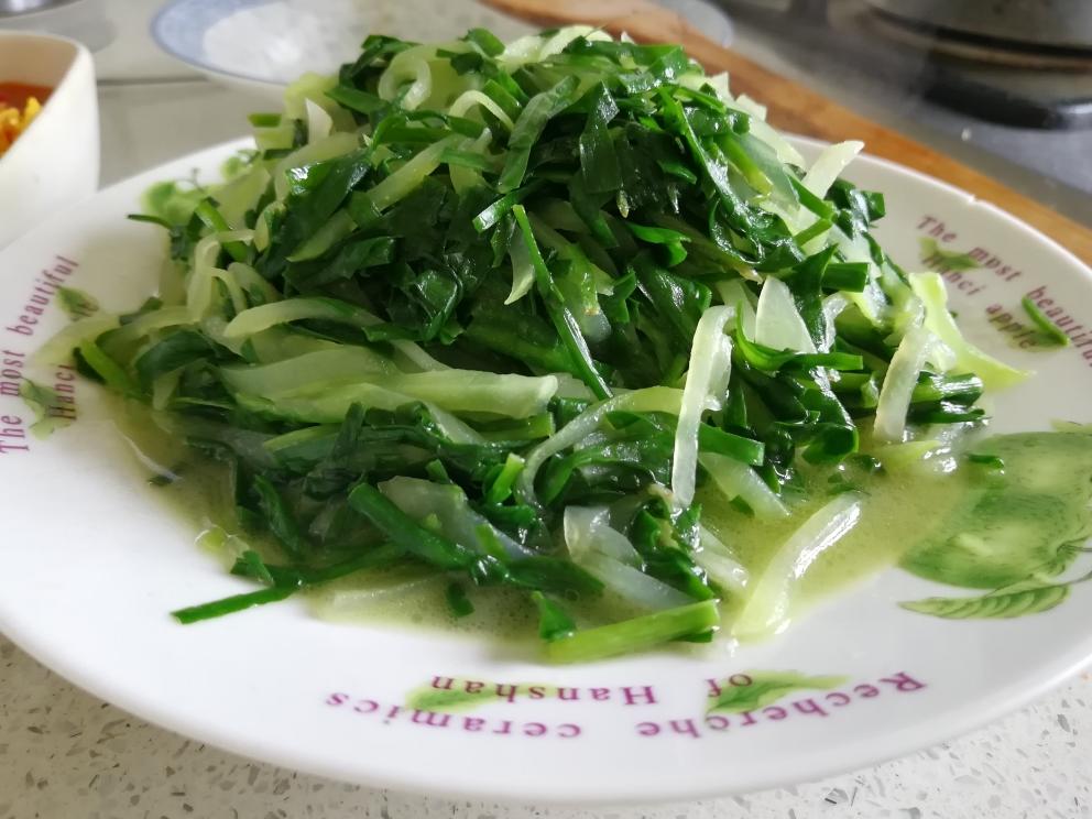 清炒时蔬莴笋丝炒韭菜的做法
