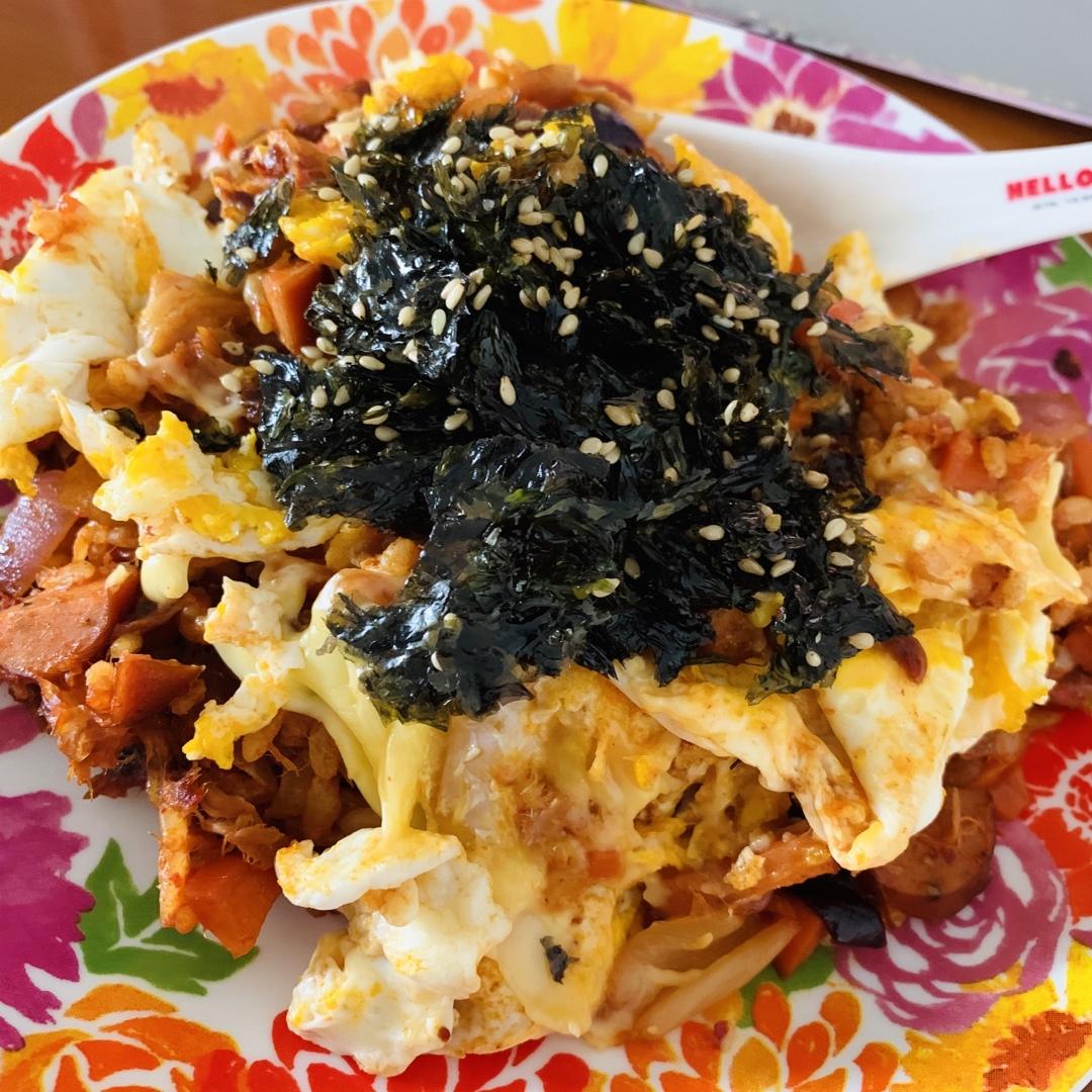 泡菜吞拿鱼（金枪鱼）炒饭—冬天就该来一碗红红火火的炒饭