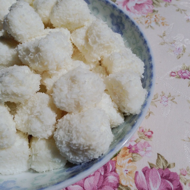 85度C 》椰丝牛奶小方