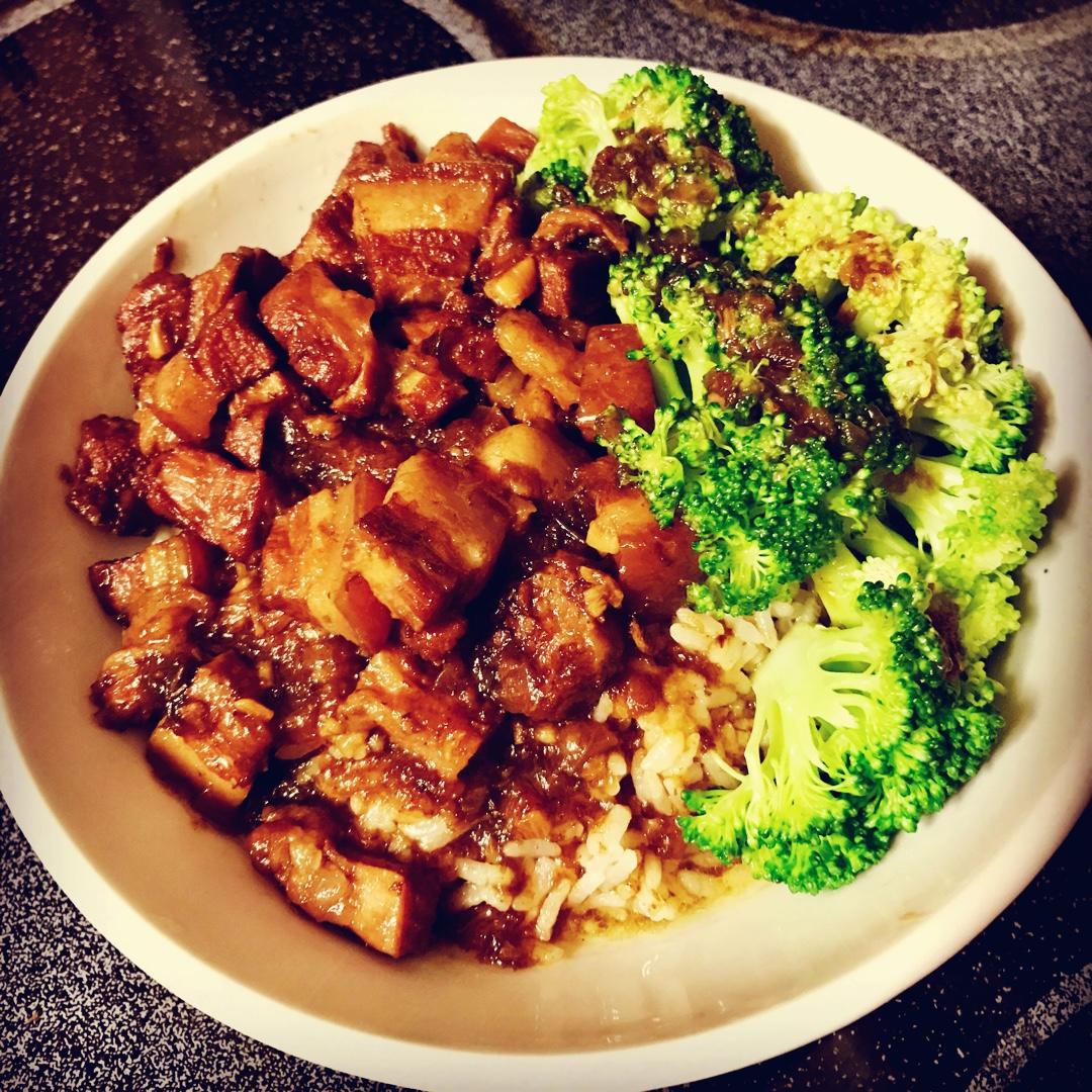 洋葱酥卤肉饭