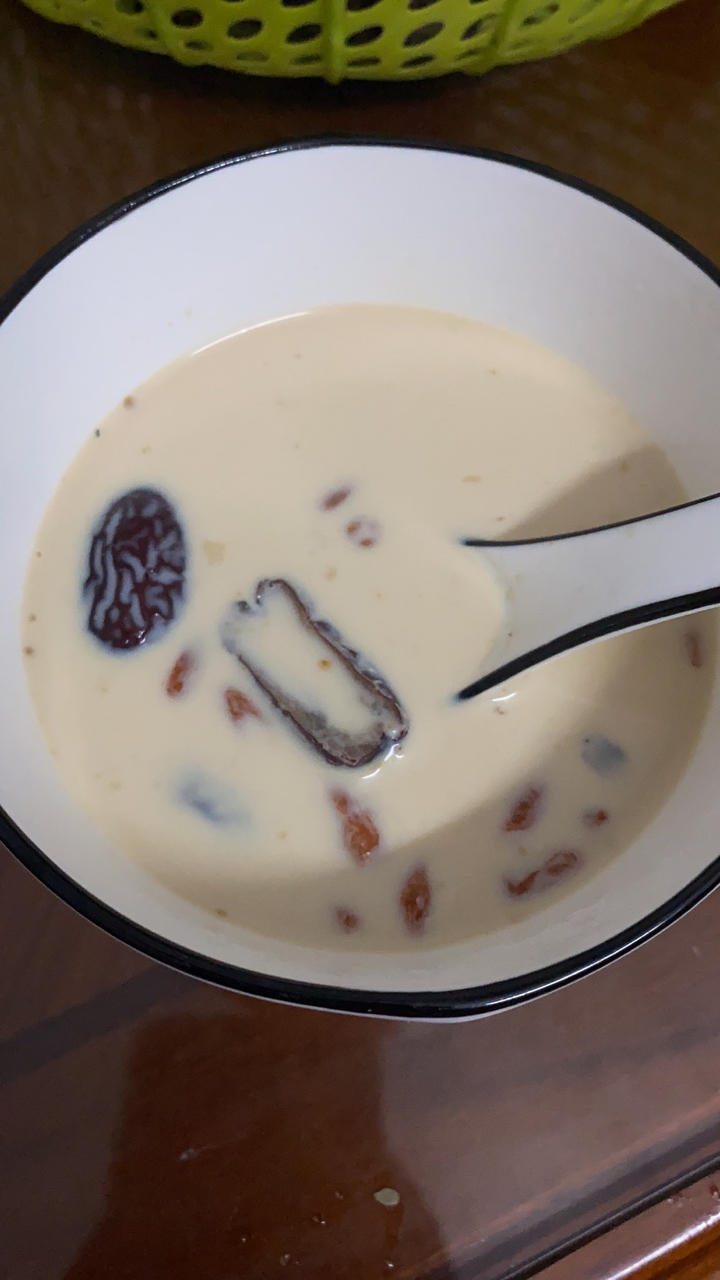 牛奶炖阿胶