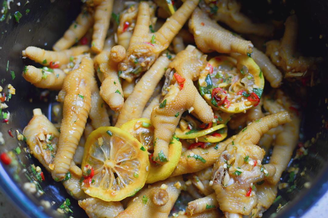 酸辣柠檬鸡爪的做法