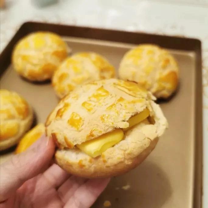 好吃到炸裂的港式菠萝包（附带制作酥皮的小视频）