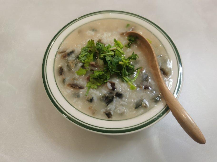 妈妈👩教我做的皮蛋瘦肉粥🥣简单快捷美味😋