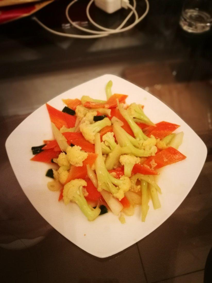 胡萝卜炒有机花菜