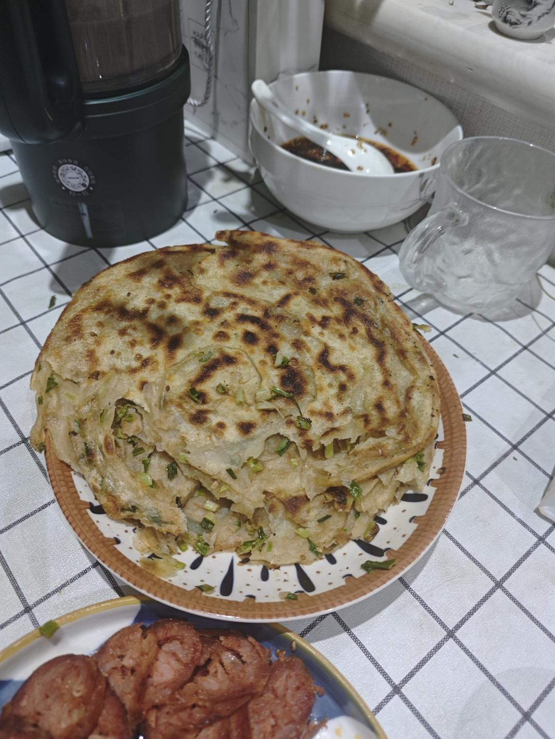 家常葱油饼 柔软多层 凉了也不硬 附细节视频详解