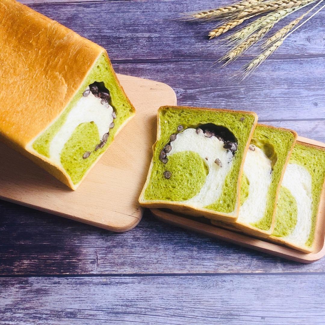 清香柔软的抹茶红豆吐司