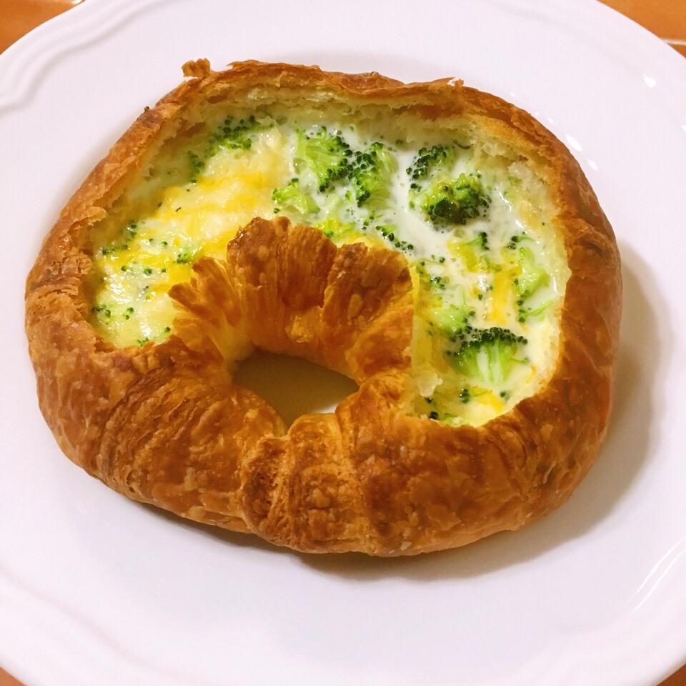 芝士培根鸡蛋牛角包船