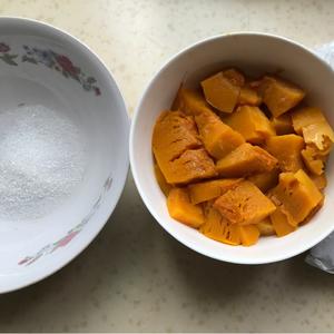 煎南瓜饼、韩式南瓜粥的做法 步骤1
