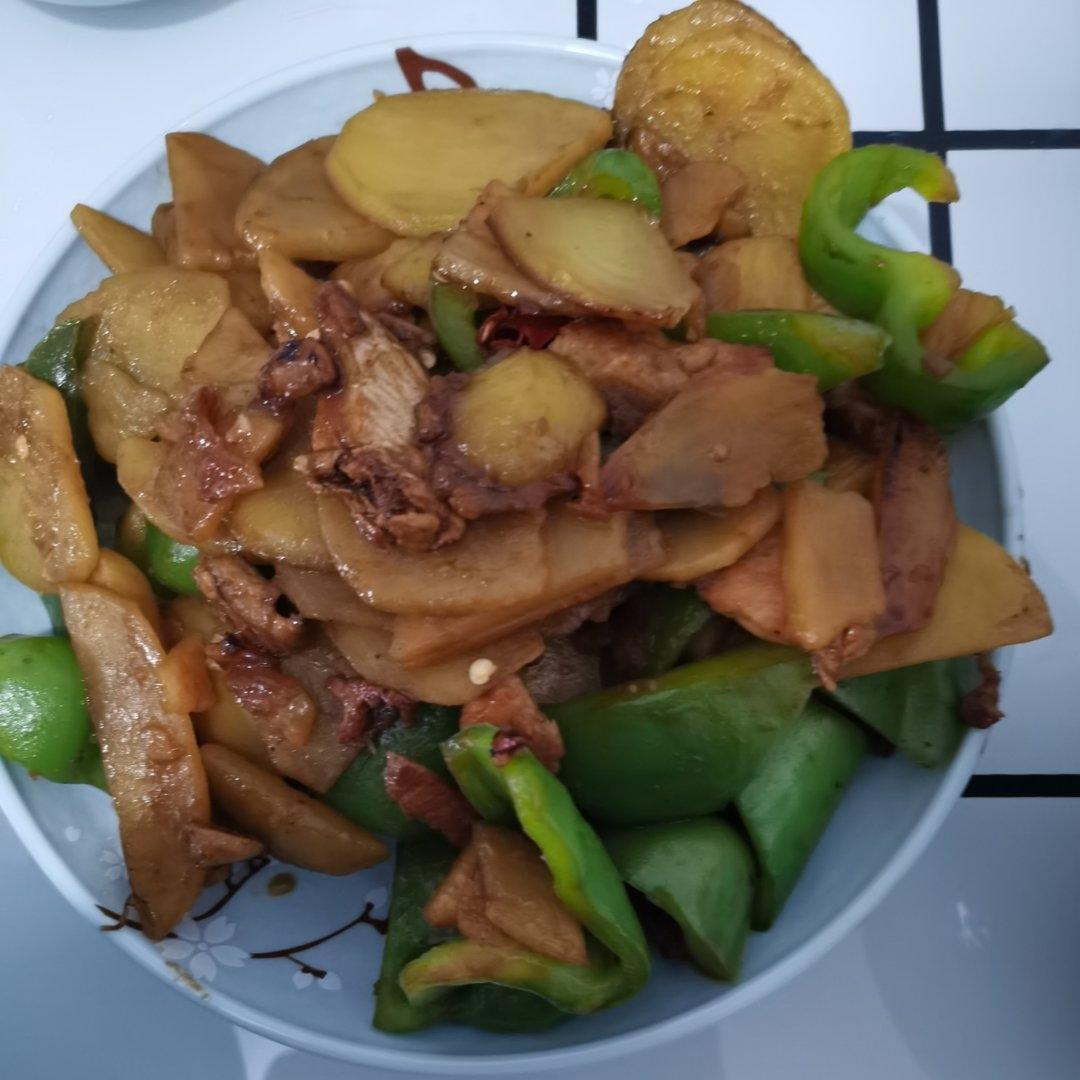 青椒土豆片炒肉