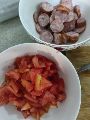超好吃的家庭简易番茄螺旋意面的做法 步骤1