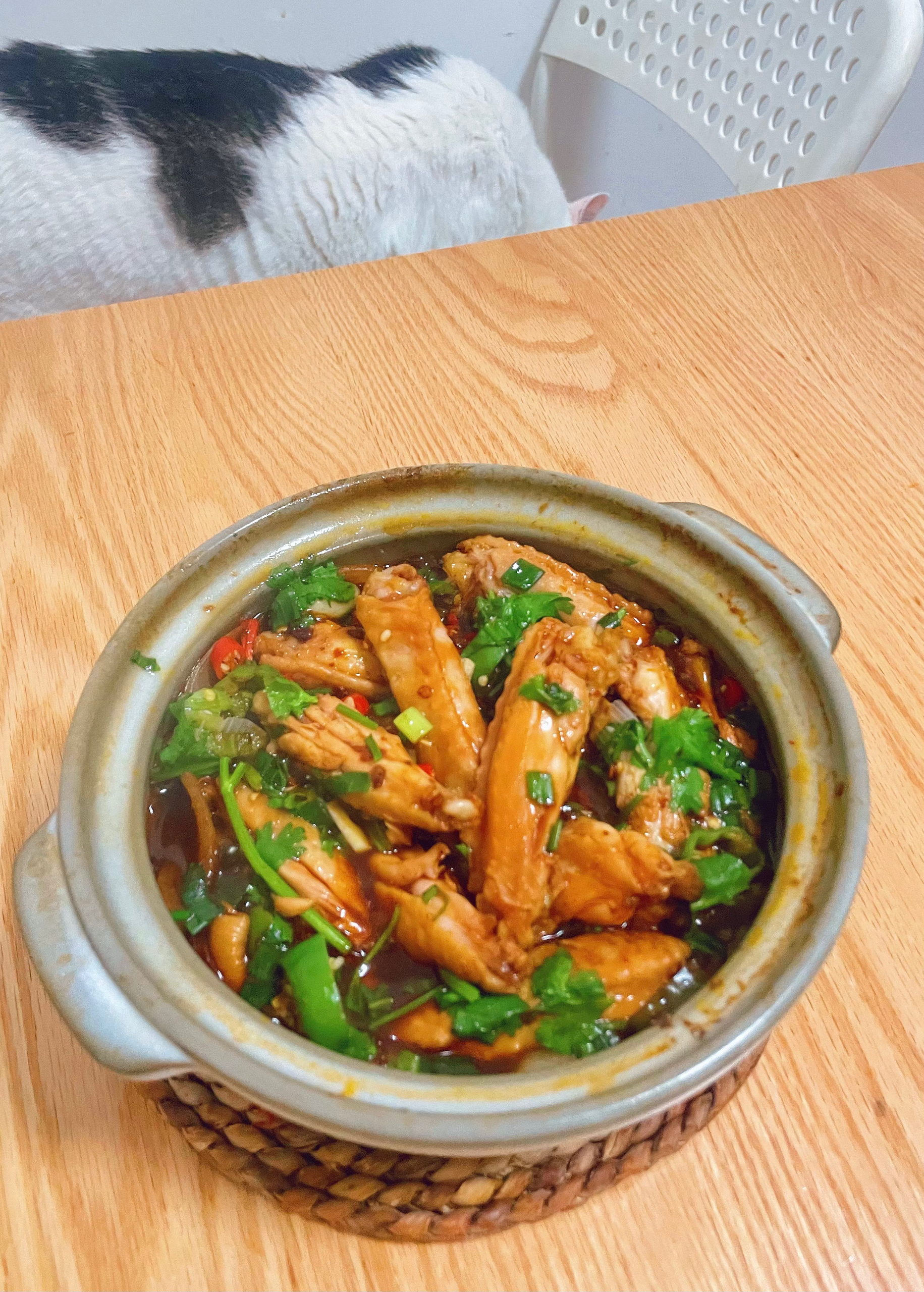 砂锅焗鸡翅煲