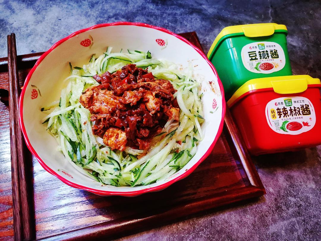 快手鸡蛋火腿炸酱面的做法