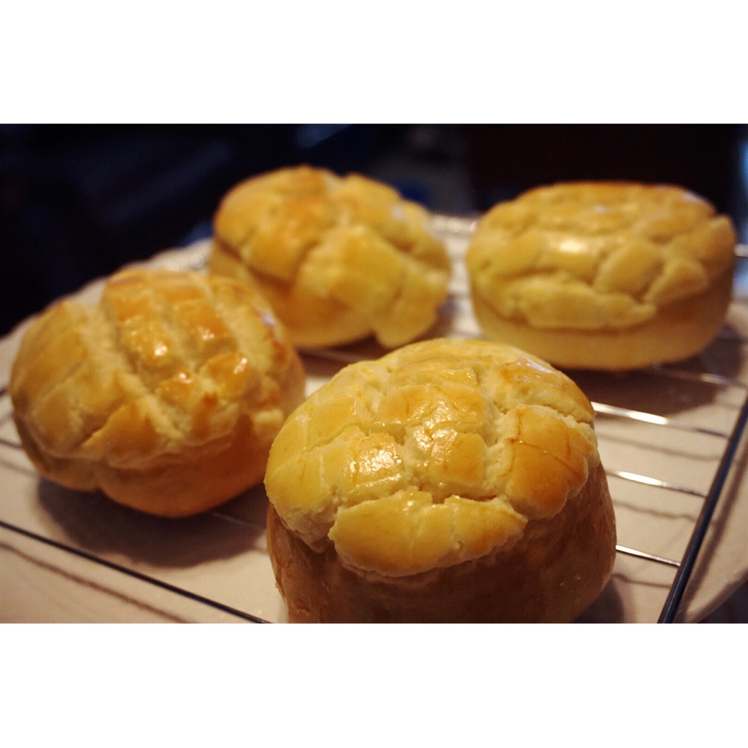 菠萝包（附10分钟手套膜和快速软面包做法）