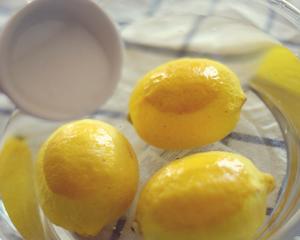 入门级蜜渍柠檬 蜂蜜柠檬的做法 步骤2