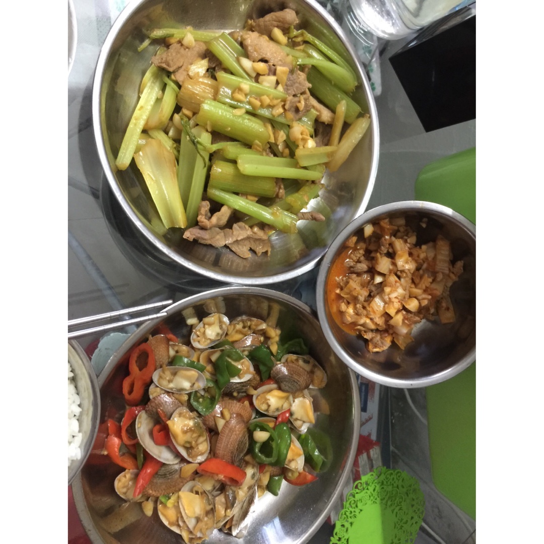 芹菜炒肉