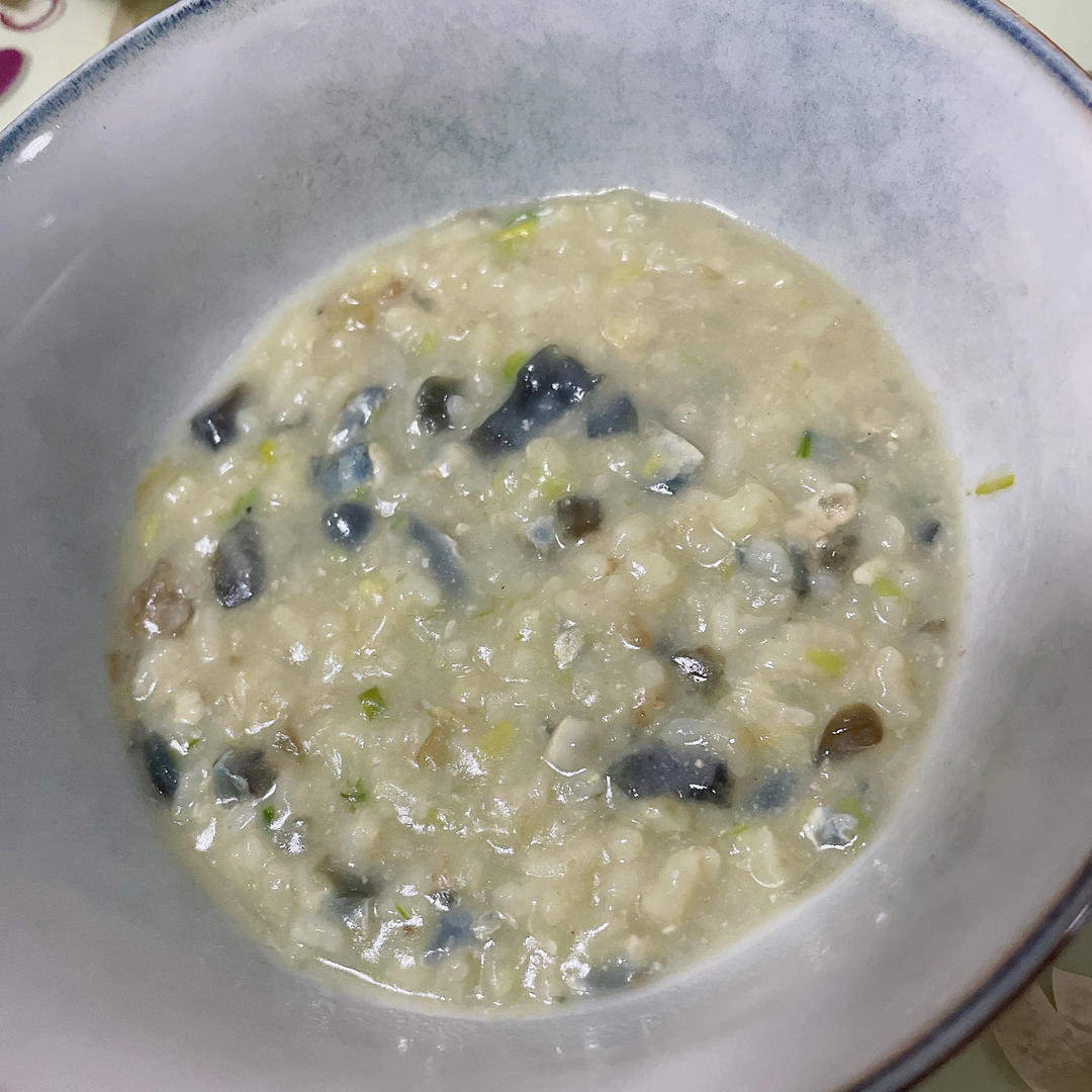 妈妈👩教我做的皮蛋瘦肉粥🥣简单快捷美味😋