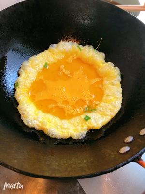 芽菜炒蛋的做法 步骤3