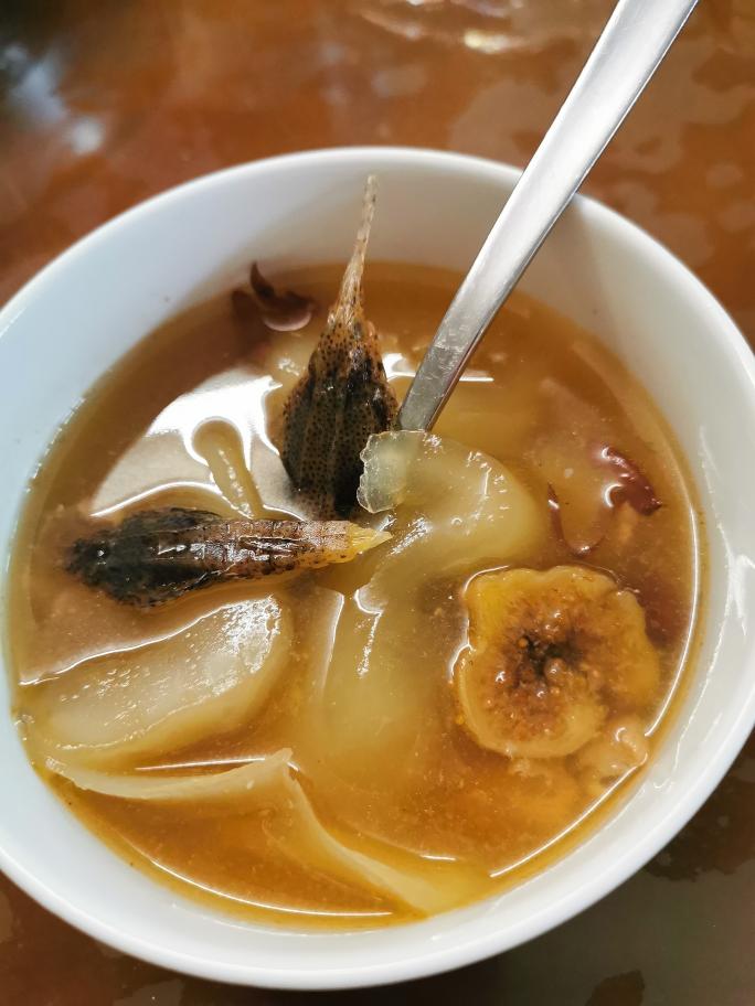 海麻雀响螺片海底椰汤的做法