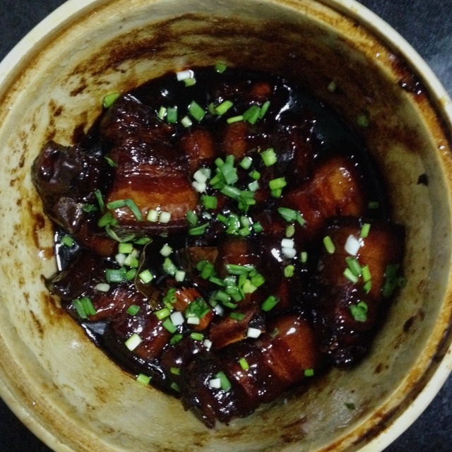 吃着碗里望着锅里的红烧肉