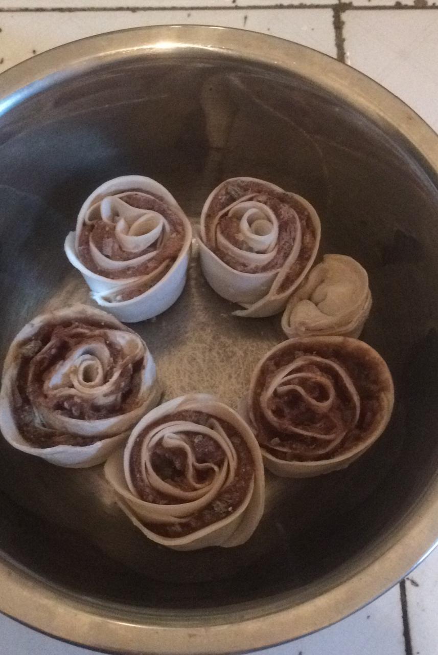 玫瑰花抱蛋煎饺