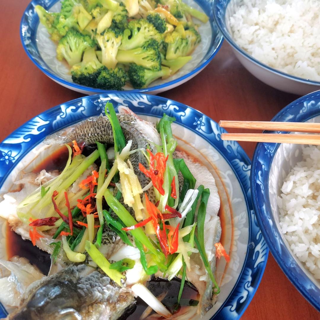 10分钟做 清蒸鲈鱼 （附切鱼图解）