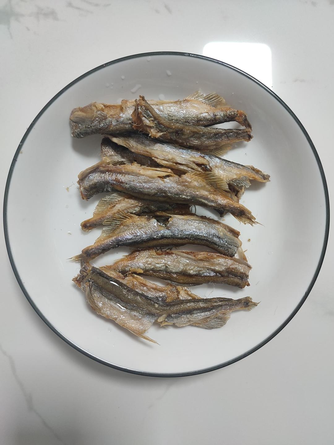 盐烤多春鱼