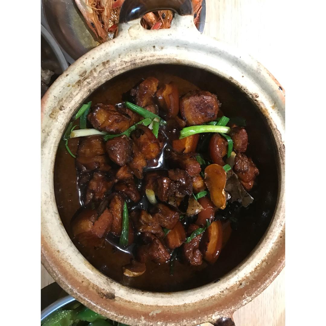 吃着碗里望着锅里的红烧肉