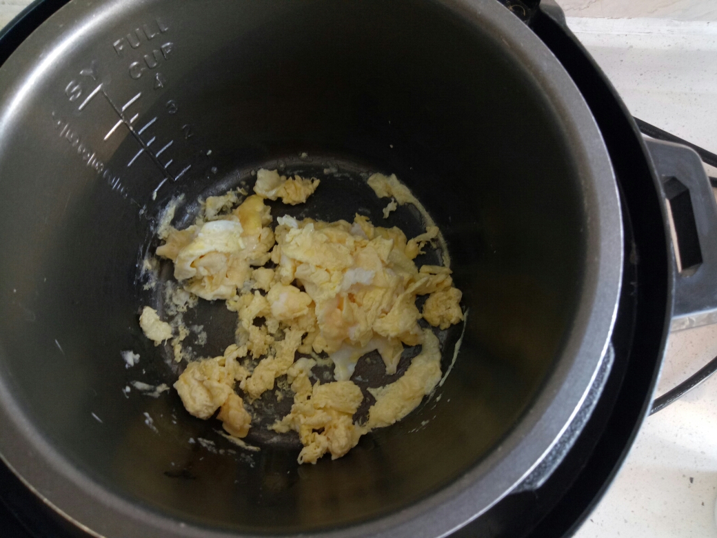 番茄土豆鸡蛋面 宿舍美食 小电高压锅的做法 步骤3