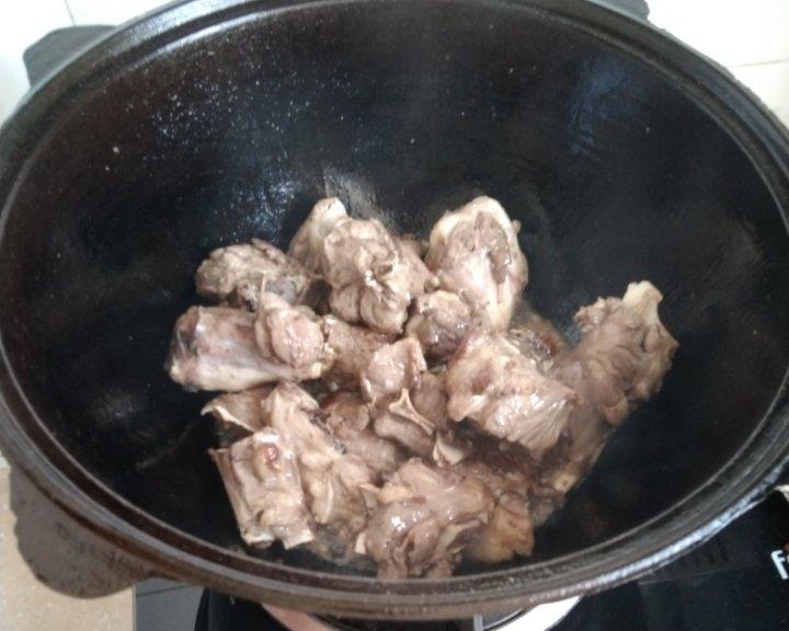 羊肉焖饼的做法 步骤3