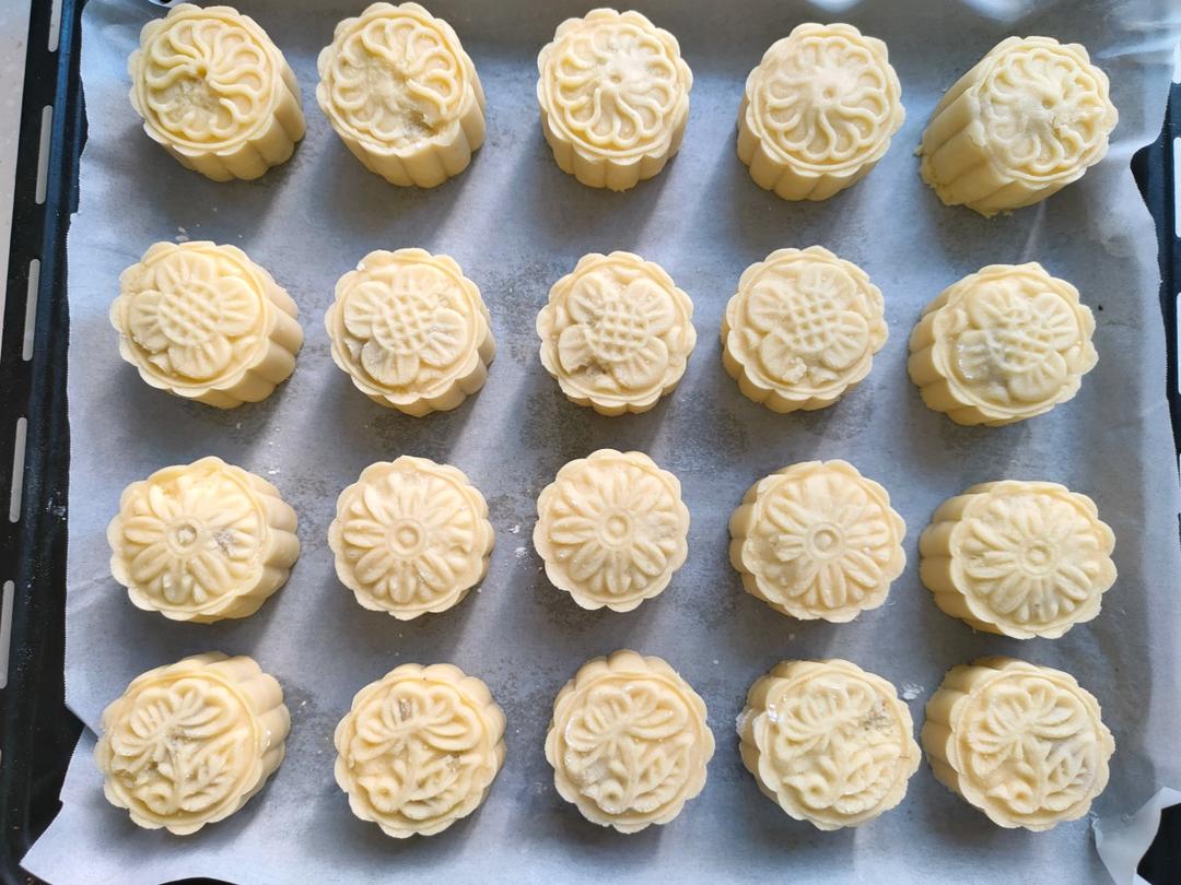 超酥软奶味十足 奶酥月饼