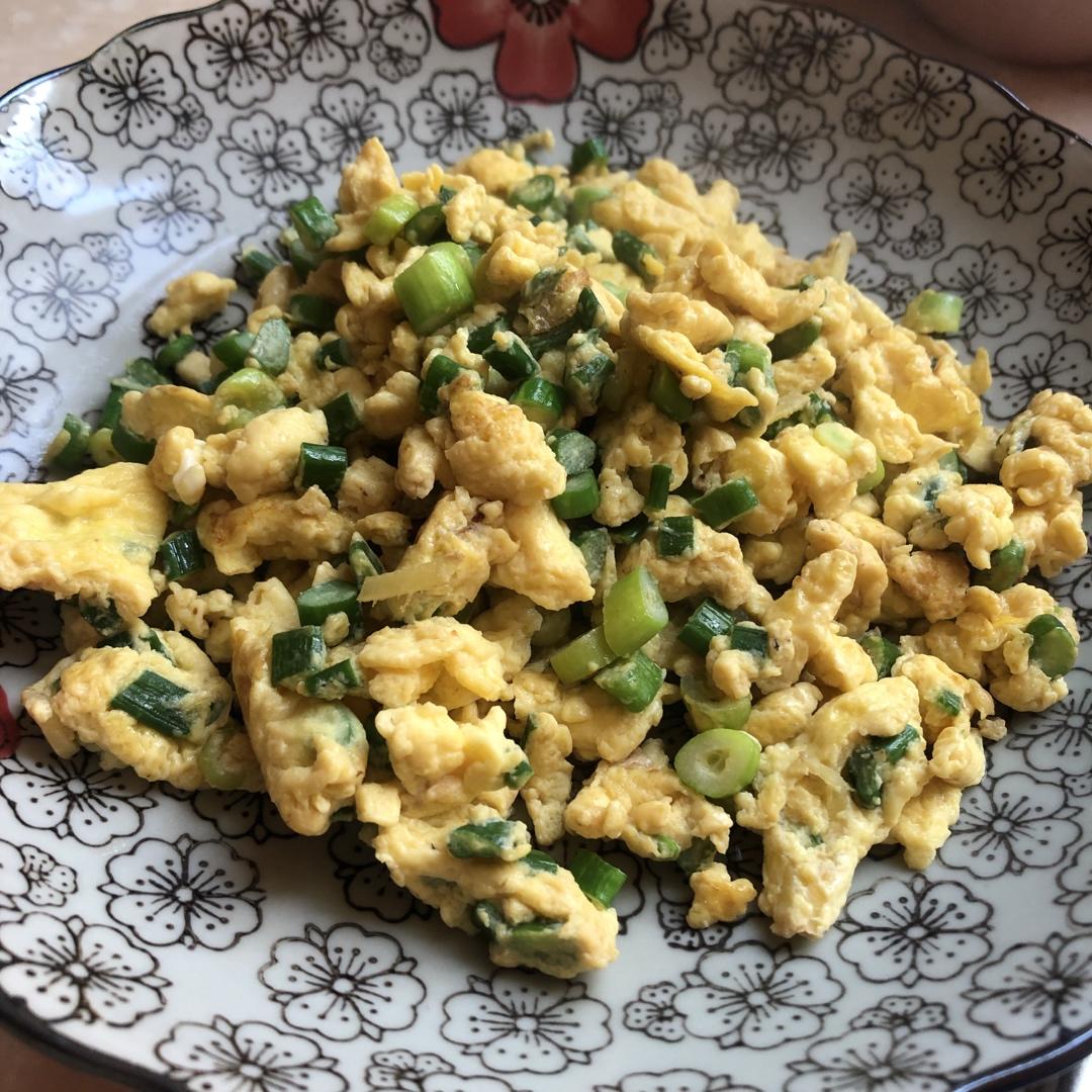 超级下饭的蒜薹炒鸡蛋