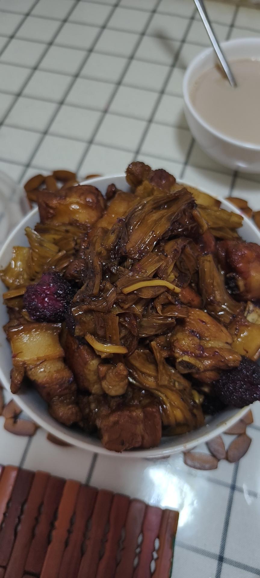 红烧肉炖腐竹