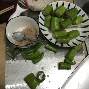 减脂小食-虎皮青椒酿鸡胸肉的做法 步骤1