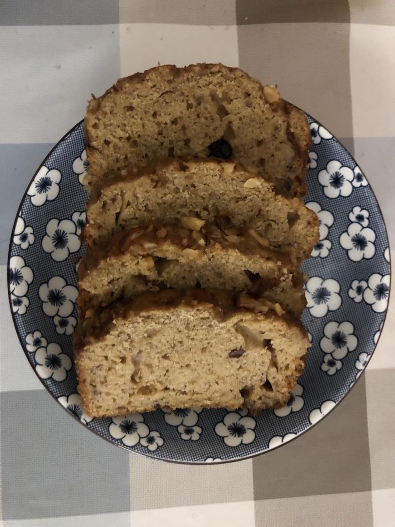 简简单单的香蕉核桃蛋糕（很香很香的咧）