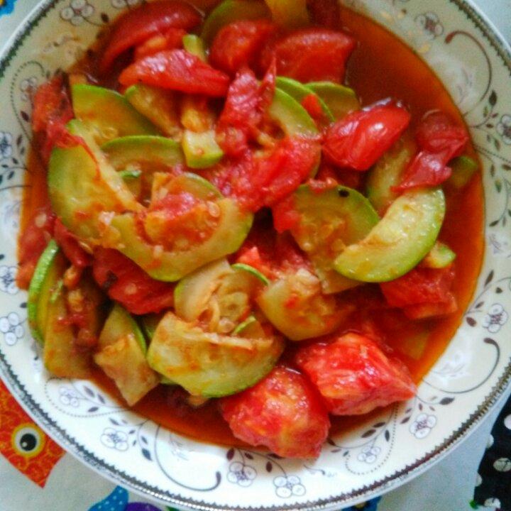 西红柿炒西葫芦