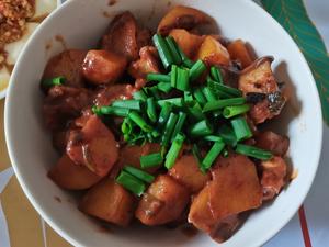 腐乳土豆炖五花肉的做法 步骤4