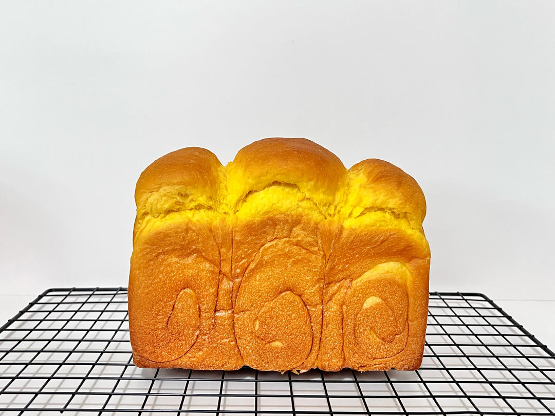 金灿灿柔软好吃的南瓜吐司｜超适合秋冬