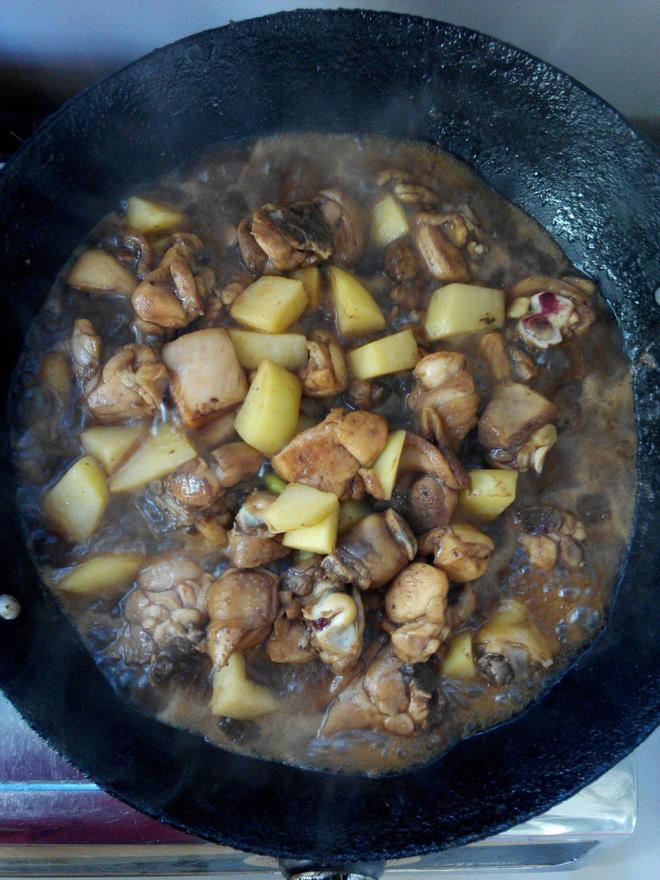 土豆炖鸡腿肉的做法